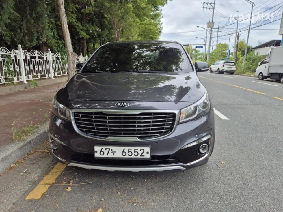 Kia Carnival — miniaturë 2