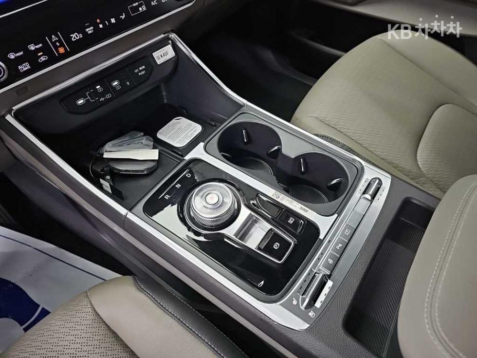 Kia Carnival — miniaturë 8