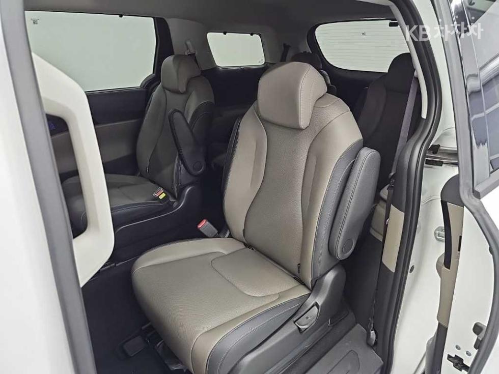 Kia Carnival — miniaturë 12