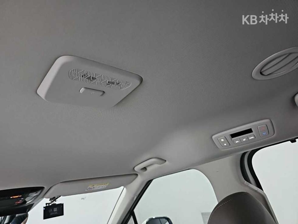 Kia Carnival — miniaturë 13