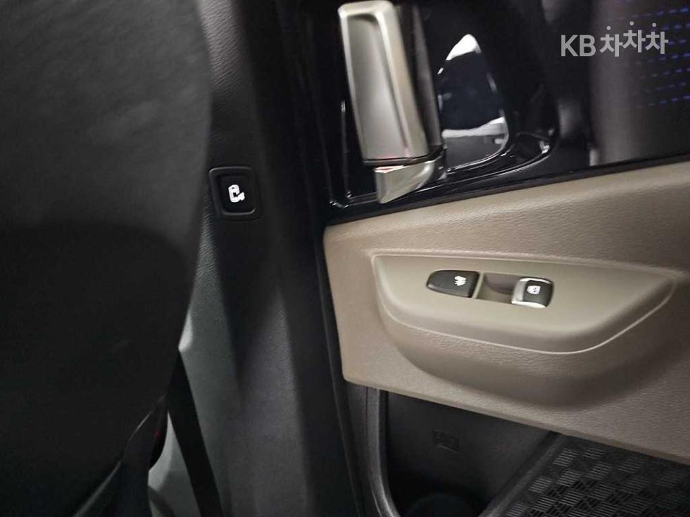 Kia Carnival — miniaturë 15