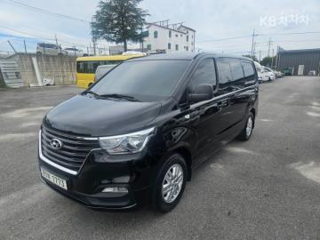 Hyundai Starex Van 5-Seater Smart — foto 1