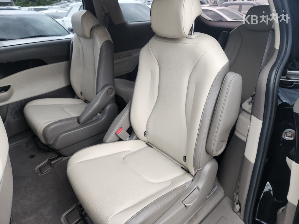 Kia Carnival — miniaturë 6