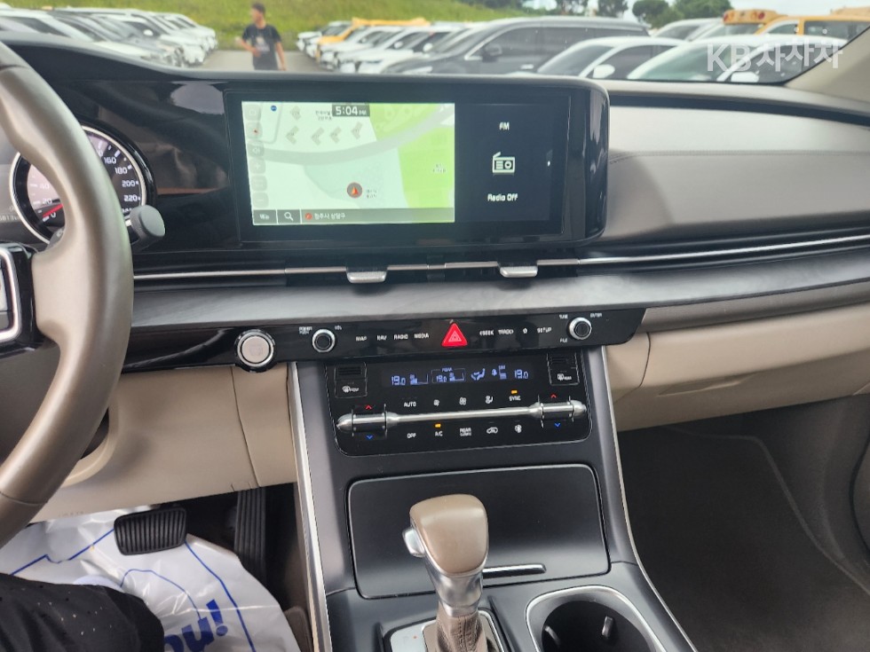 Kia Carnival — miniaturë 11