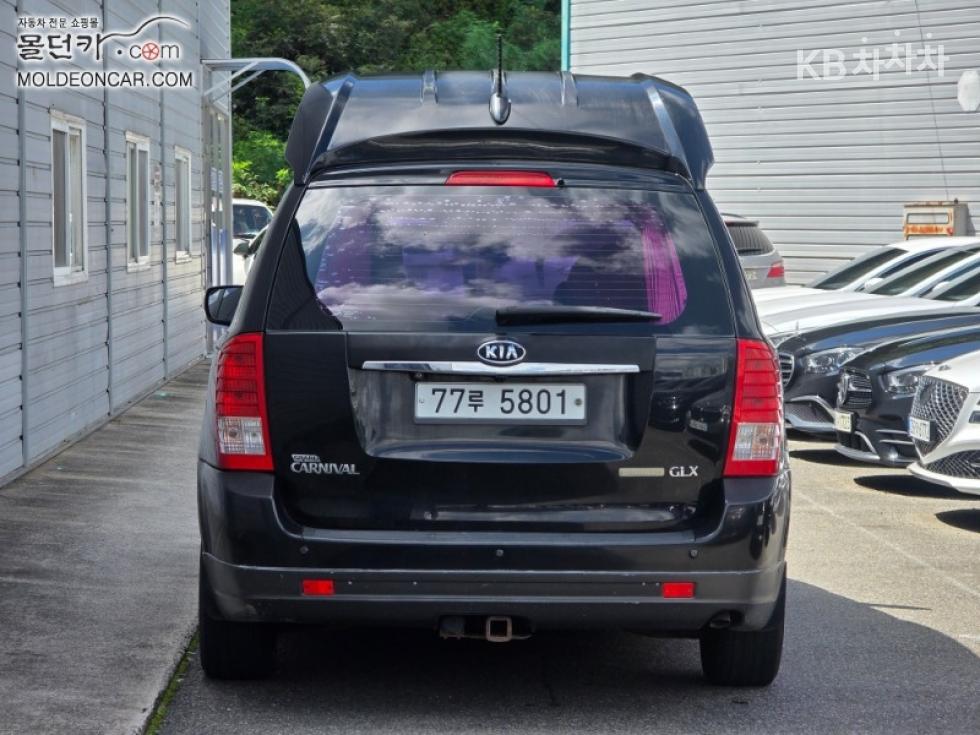 Kia Carnival — miniaturë 4