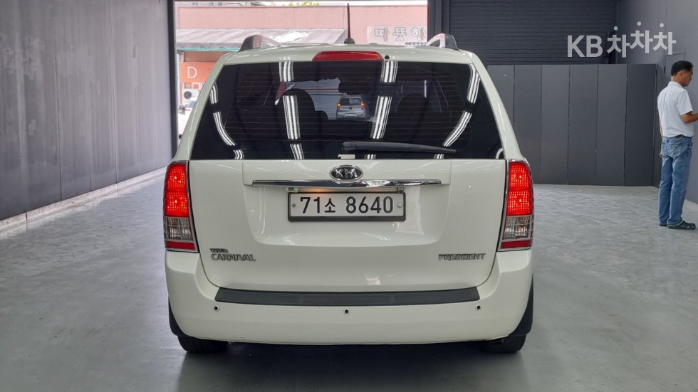 Kia Carnival — miniaturë 4