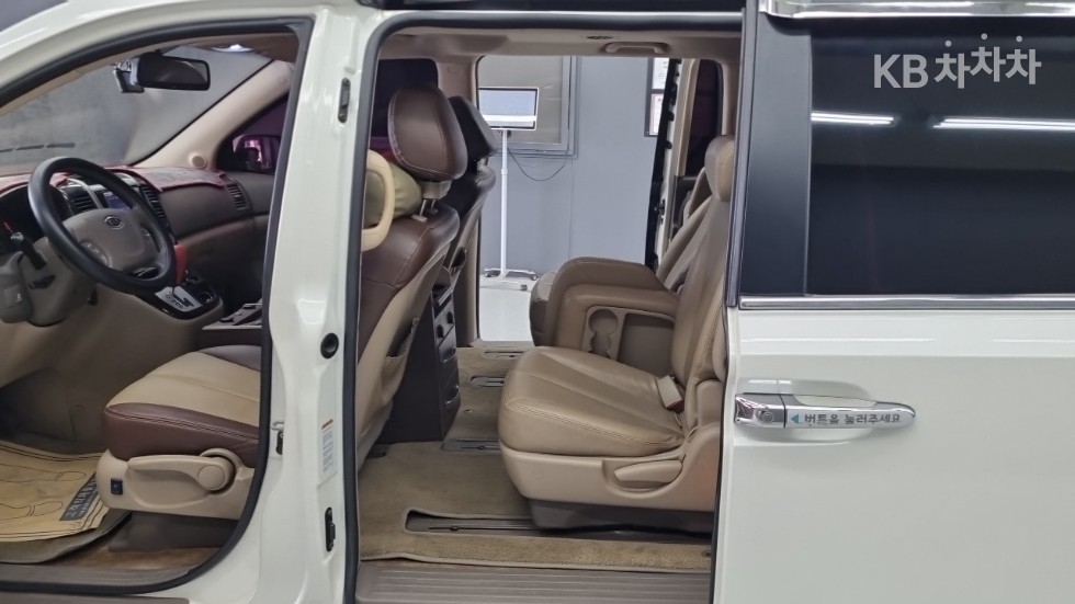 Kia Carnival — miniaturë 8