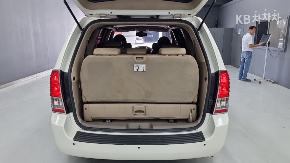 Kia Carnival — miniaturë 16