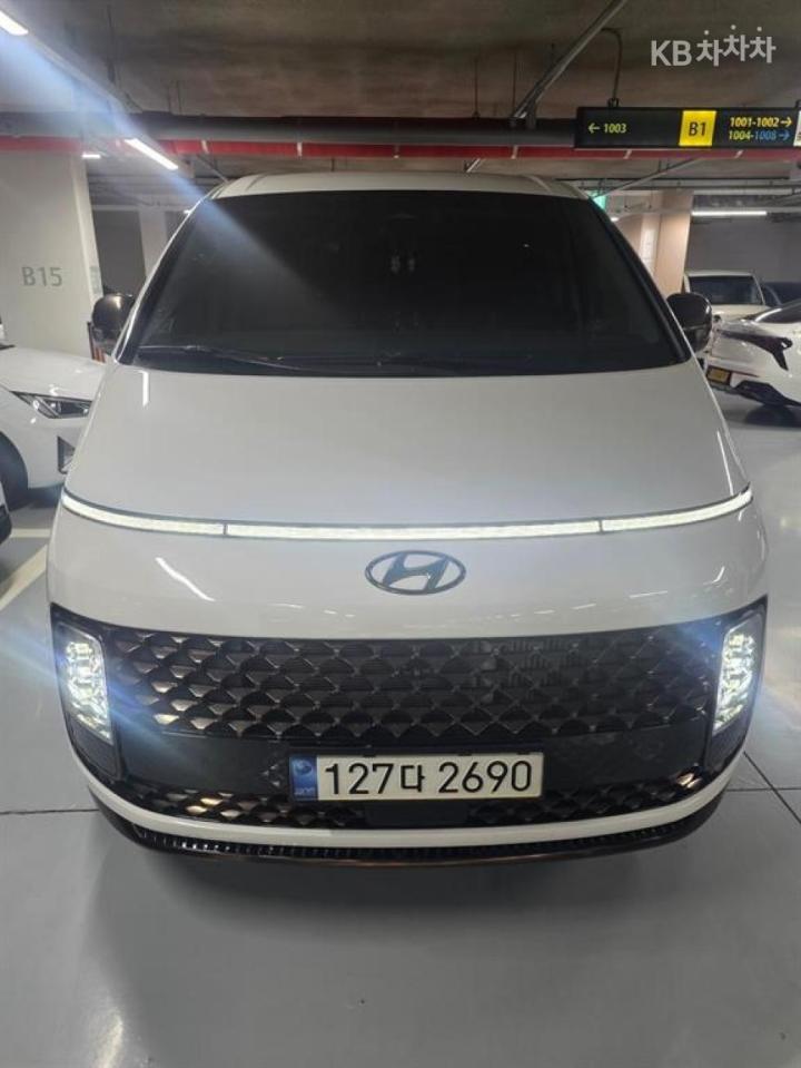 Hyundai Staria 2.2 라운지 9 인스퍼레이션 — foto 1