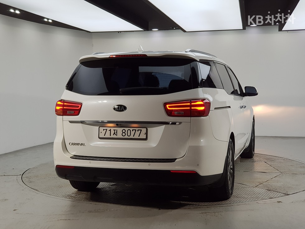 Kia Carnival — miniaturë 3