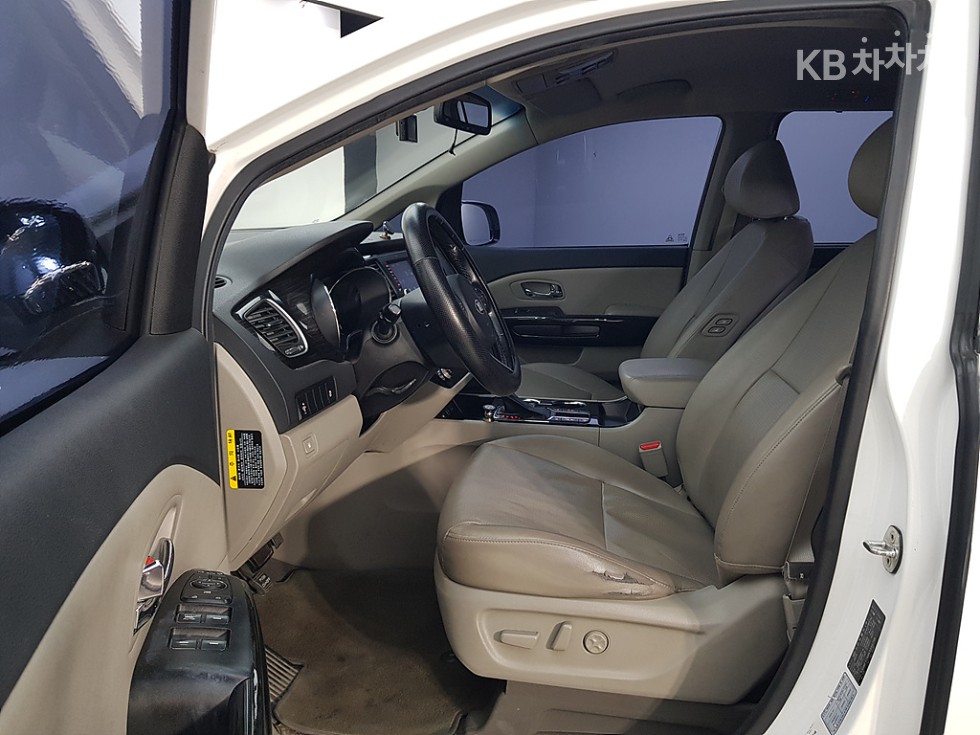 Kia Carnival — miniaturë 8