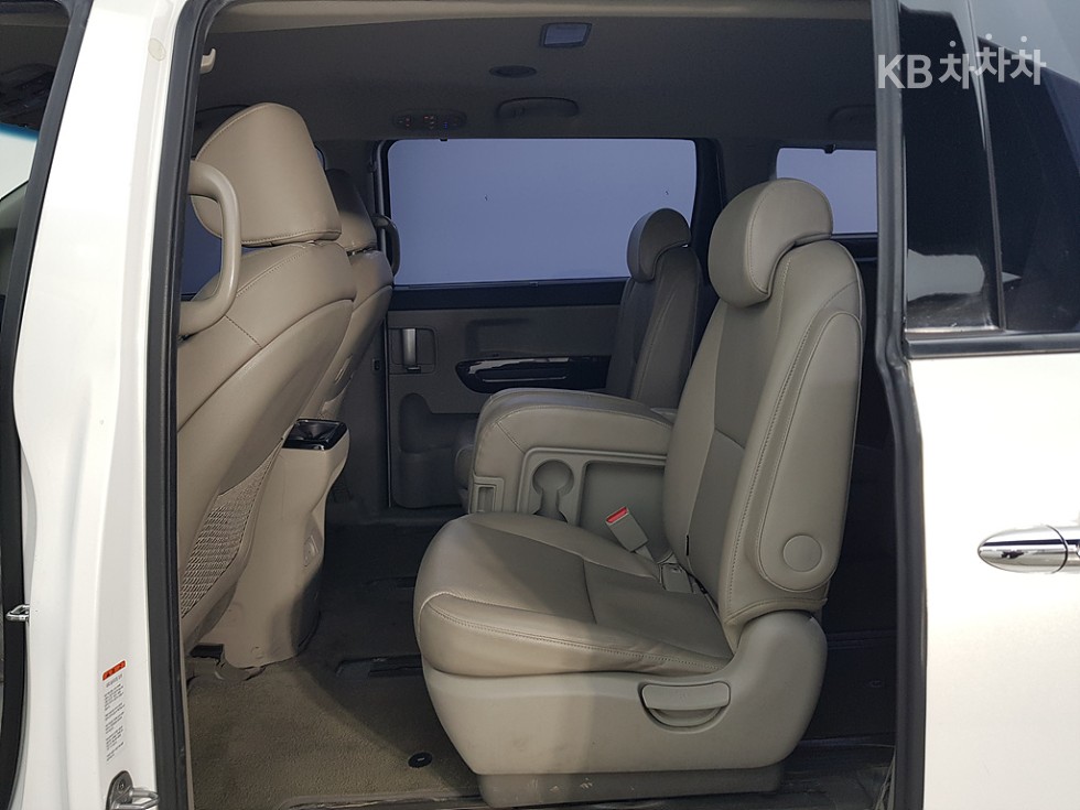 Kia Carnival — miniaturë 9