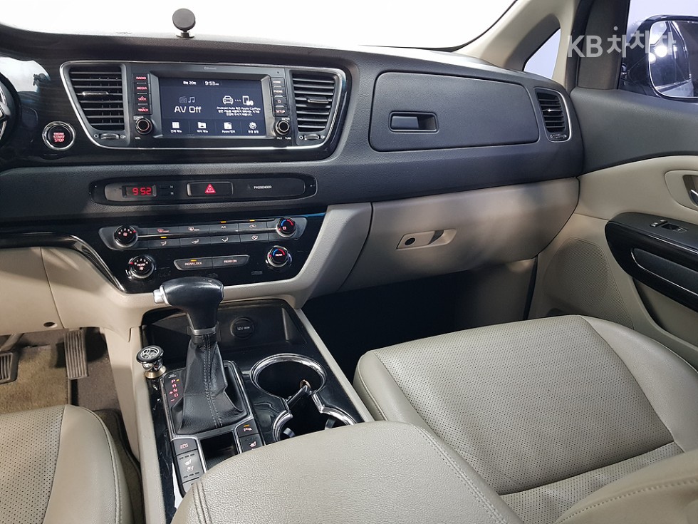 Kia Carnival — miniaturë 10