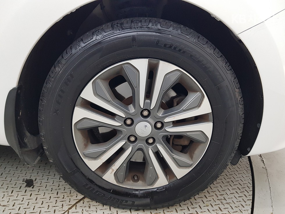 Kia Carnival — miniaturë 20