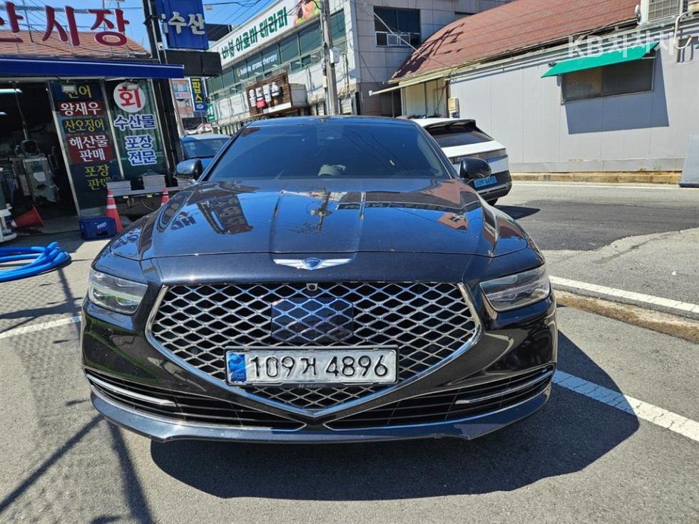 Genesis G90