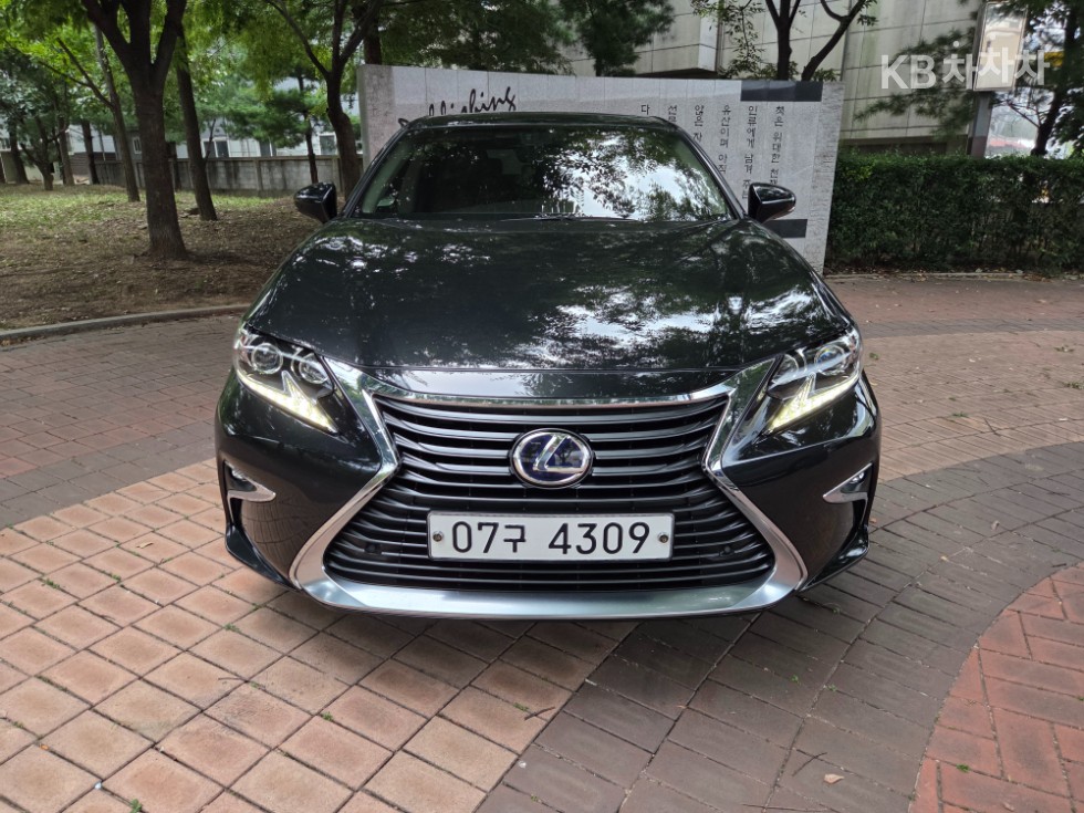 Lexus ES