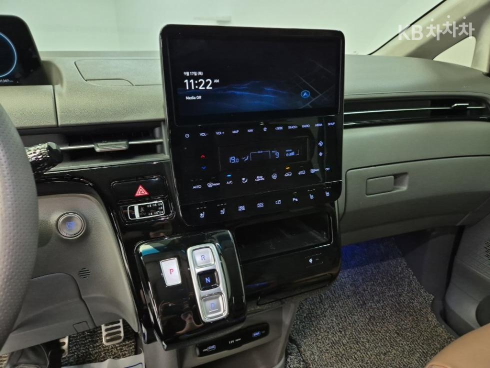 Hyundai Staria — miniaturë 10