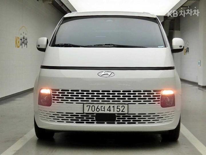 Hyundai Staria 2.2 투어러 11 모던 — foto 1