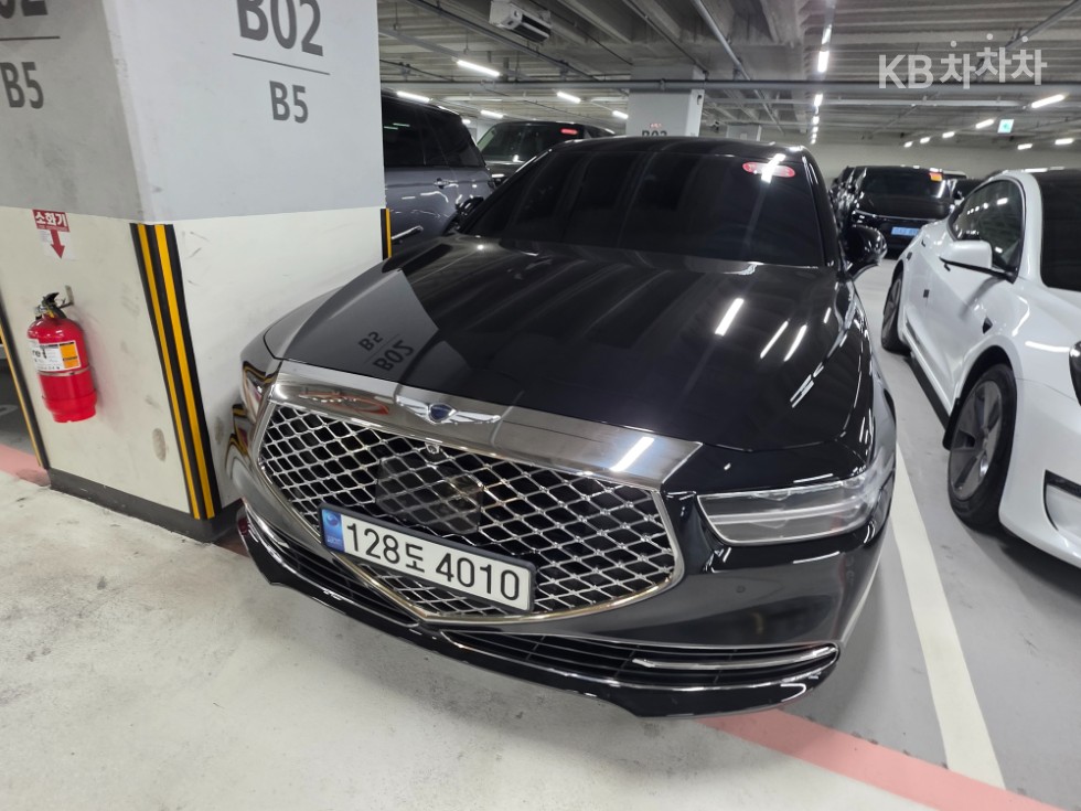 Genesis G90