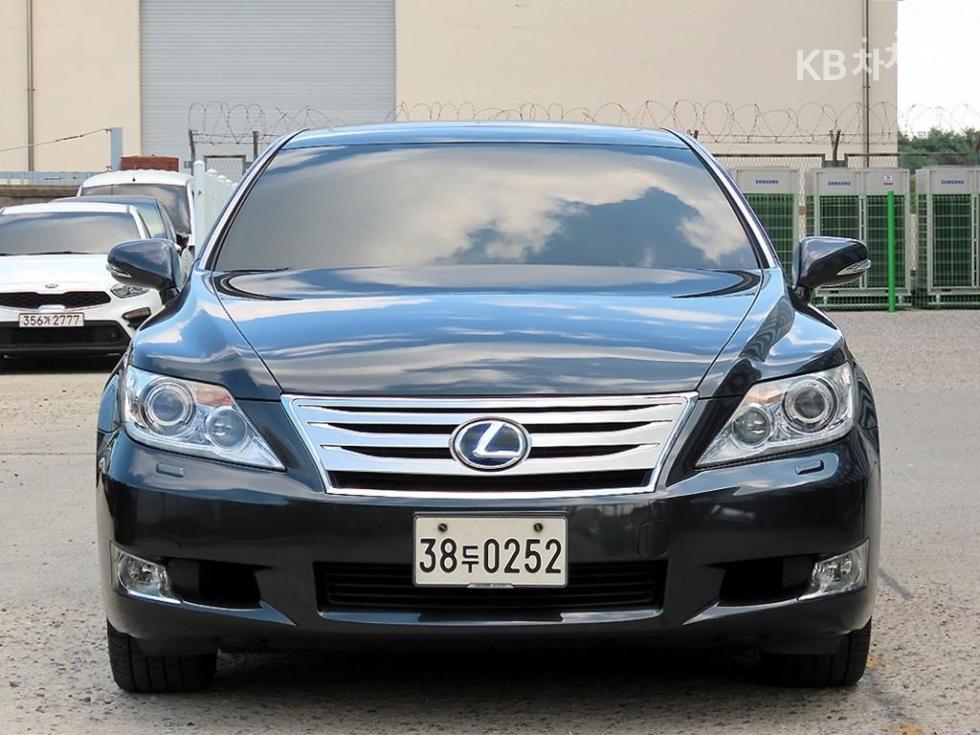 Lexus LS