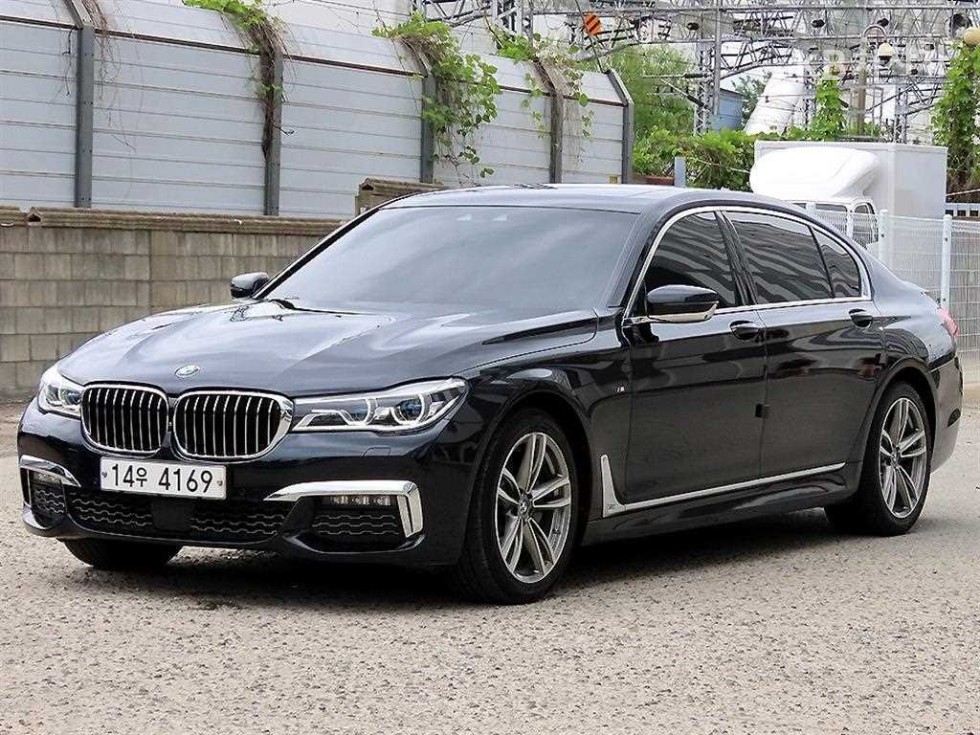BMW 7-Series