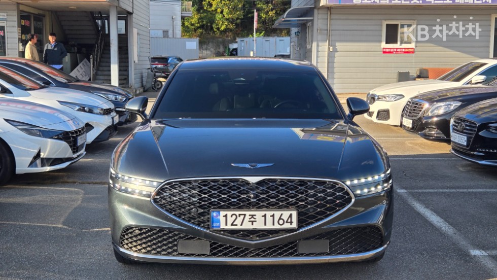 Genesis G90 BASE MODEL — фото 1