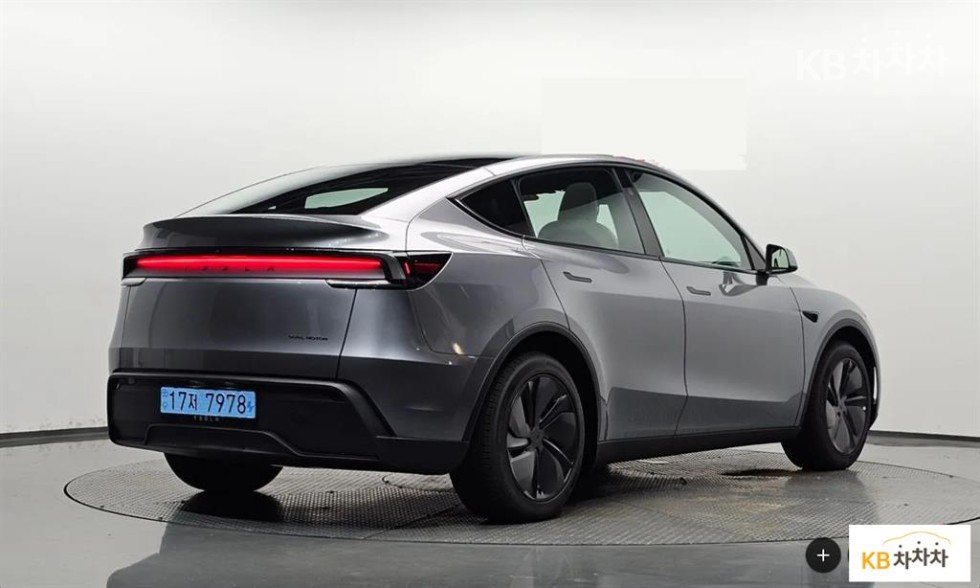 Tesla Model Y Premium — фото 2