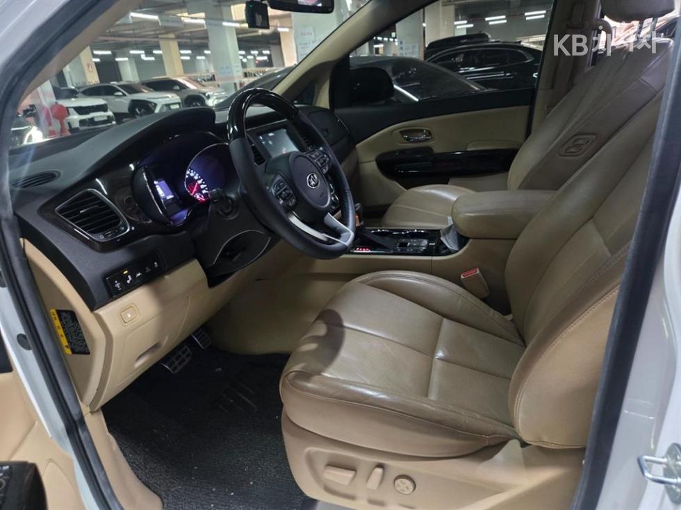 Kia Carnival Noblesse Special — фото 1
