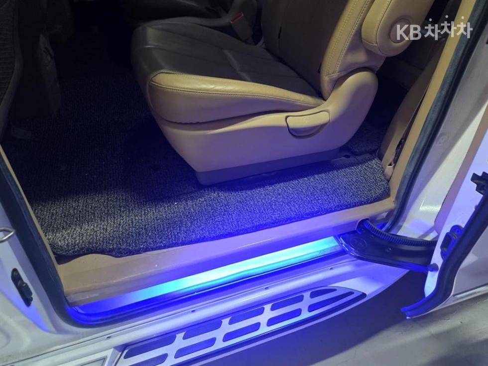 Kia Carnival Noblesse Special — фото 3