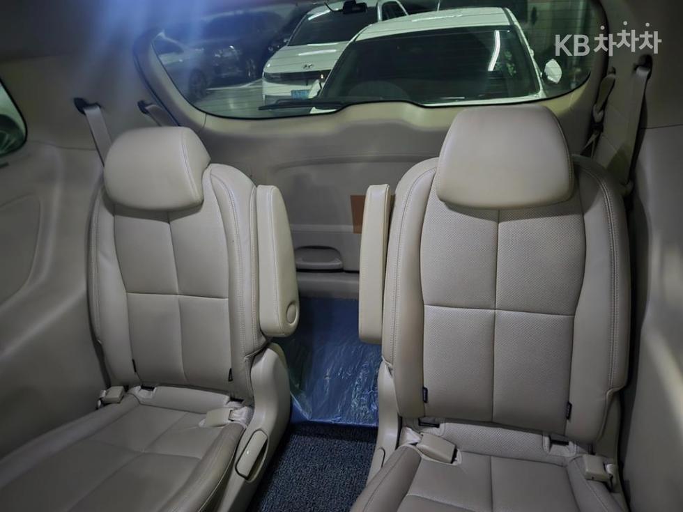 Kia Carnival Noblesse Special — фото 4