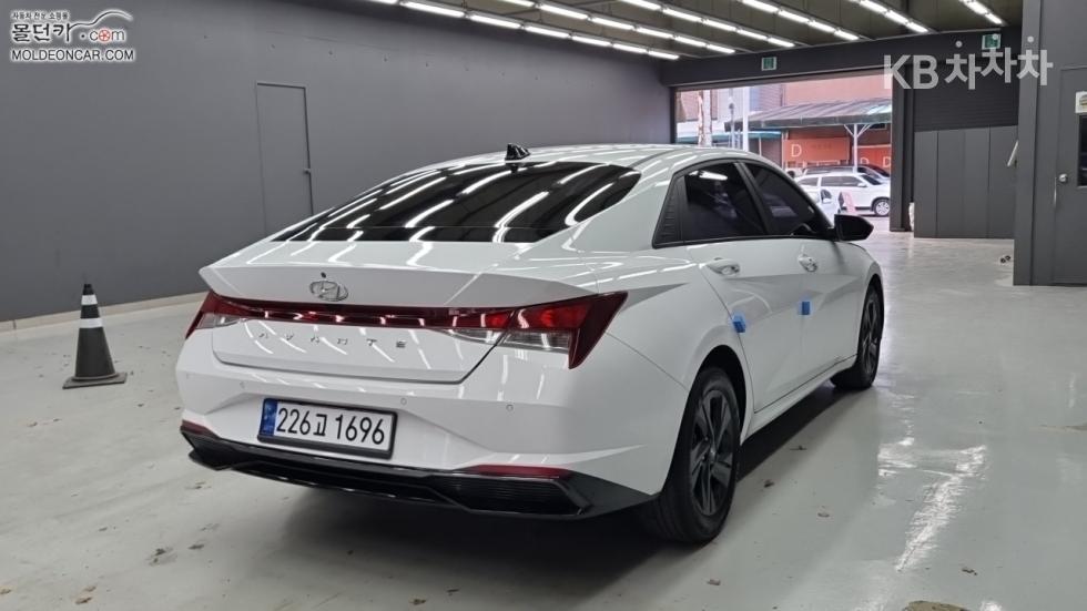 Hyundai Avante — фото 2