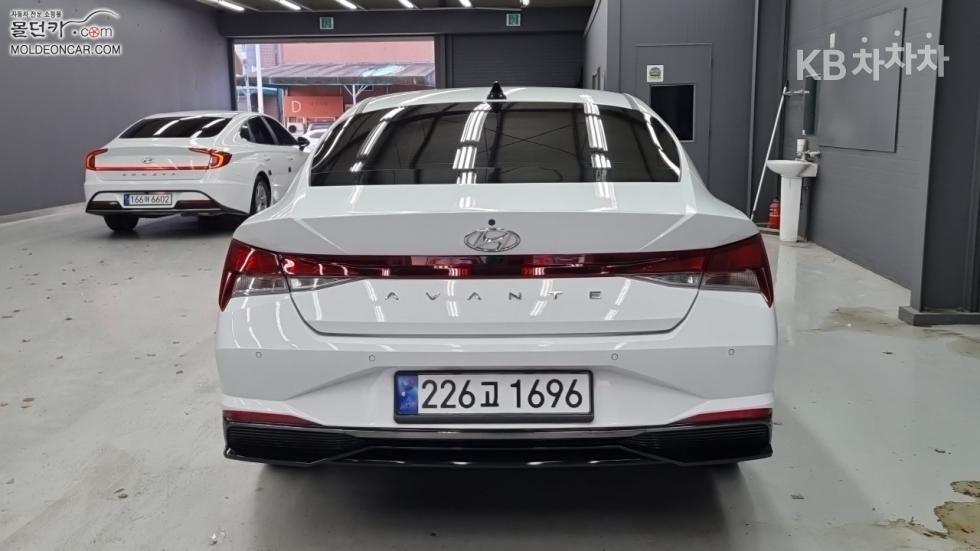 Hyundai Avante — фото 4