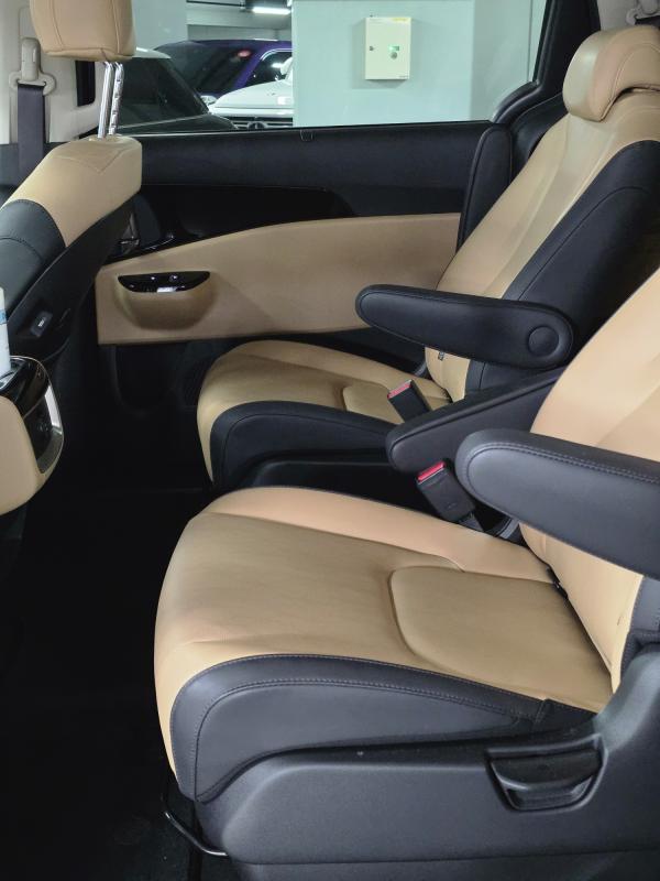 Kia Carnival — miniaturë 8