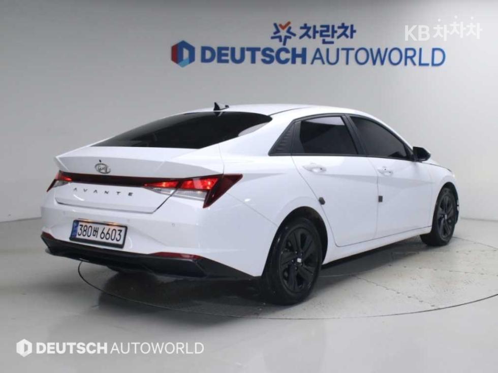 Hyundai Avante — фото 2