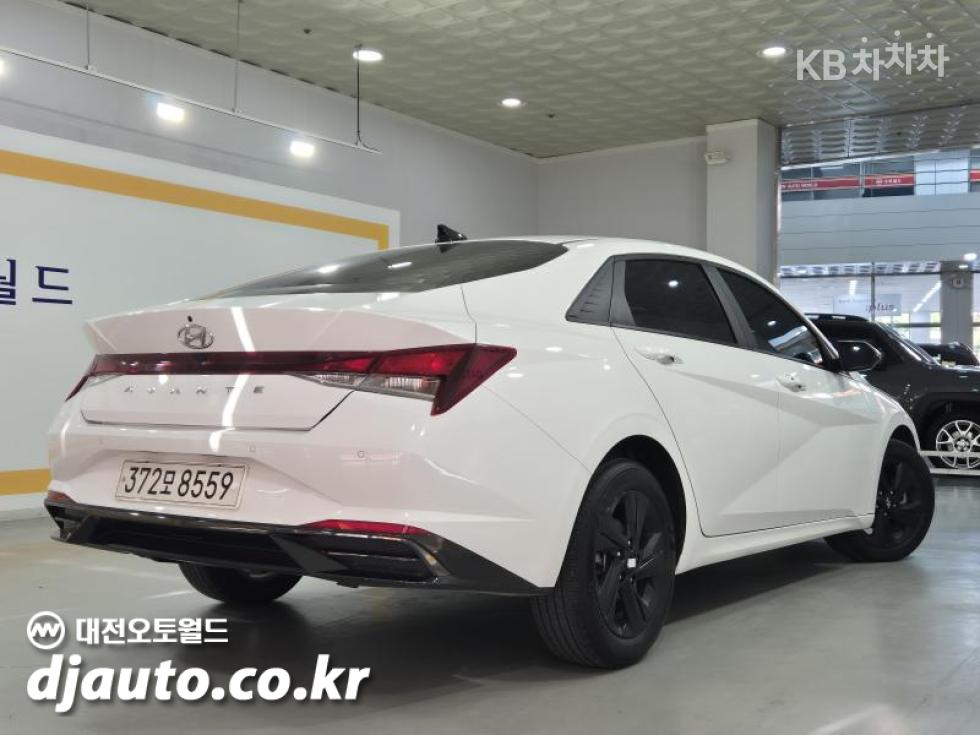 Hyundai Avante — фото 3