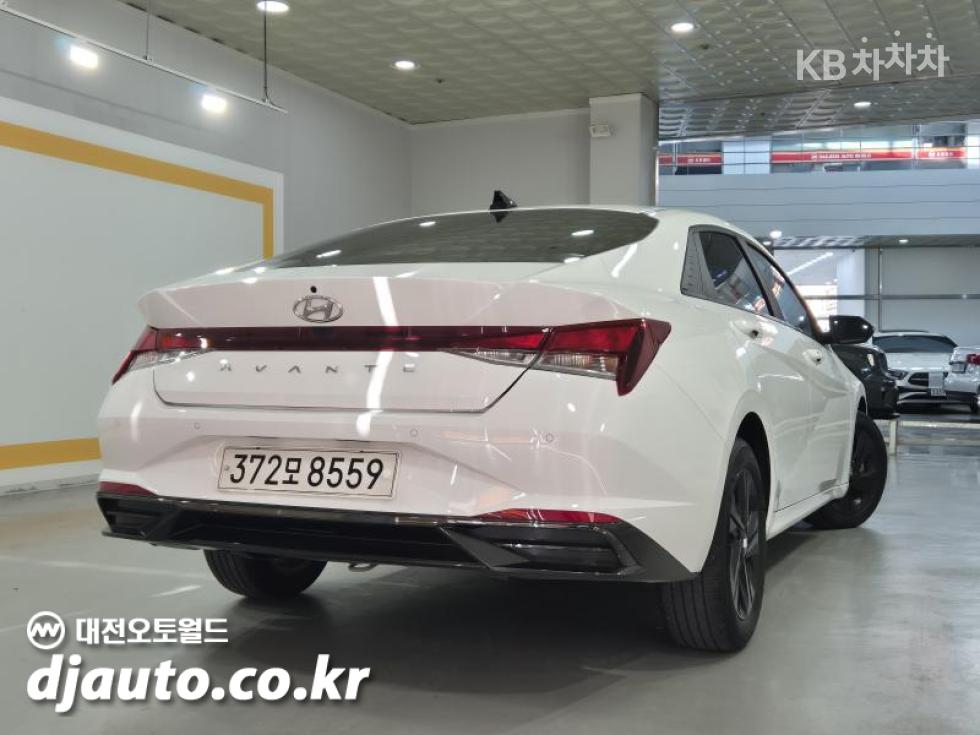 Hyundai Avante — фото 4