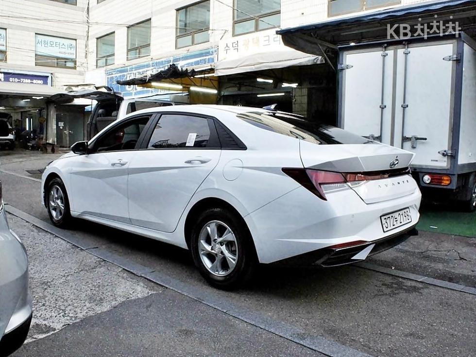 Hyundai Avante — фото 4