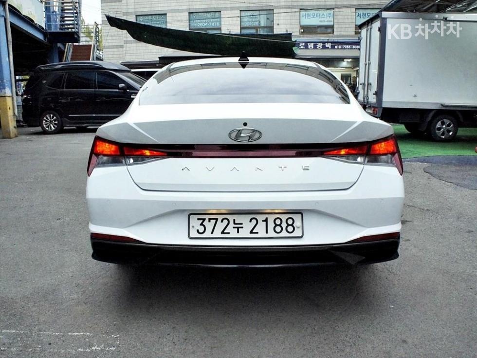 Hyundai Avante — фото 3