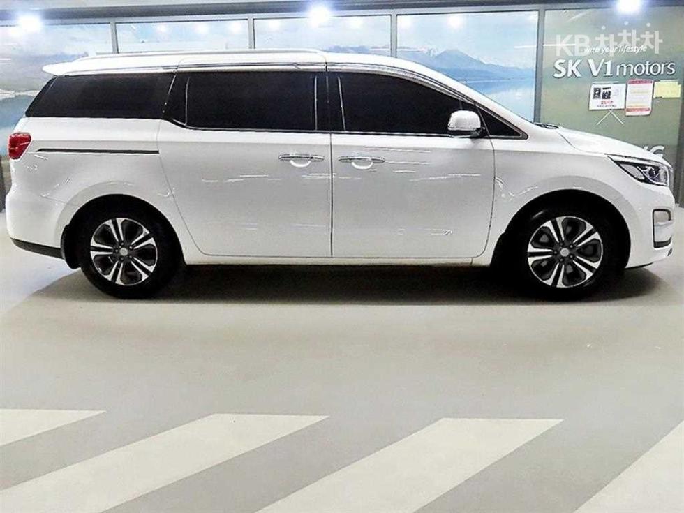 Kia Carnival PRESTIGE — фото 3