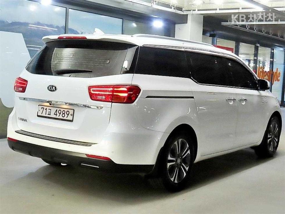 Kia Carnival PRESTIGE — фото 4