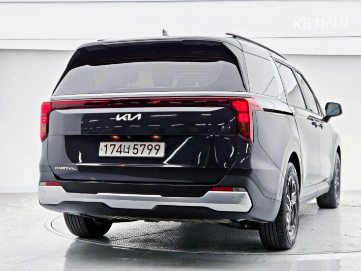 Kia Carnival — miniaturë 3