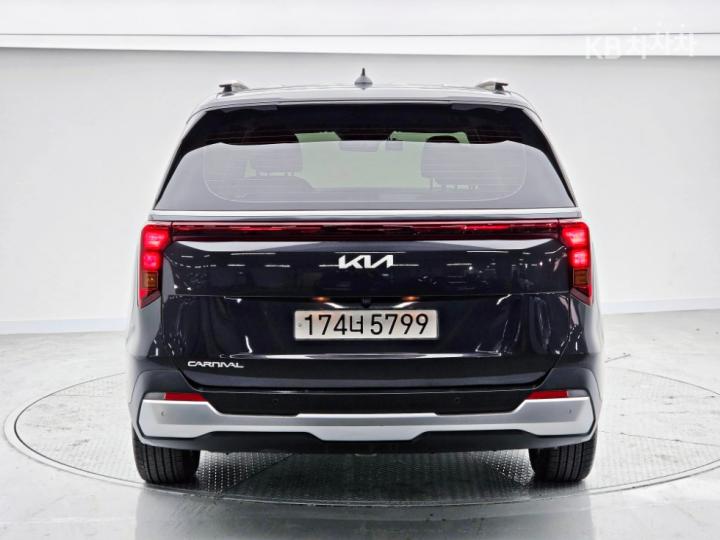 Kia Carnival — miniaturë 4