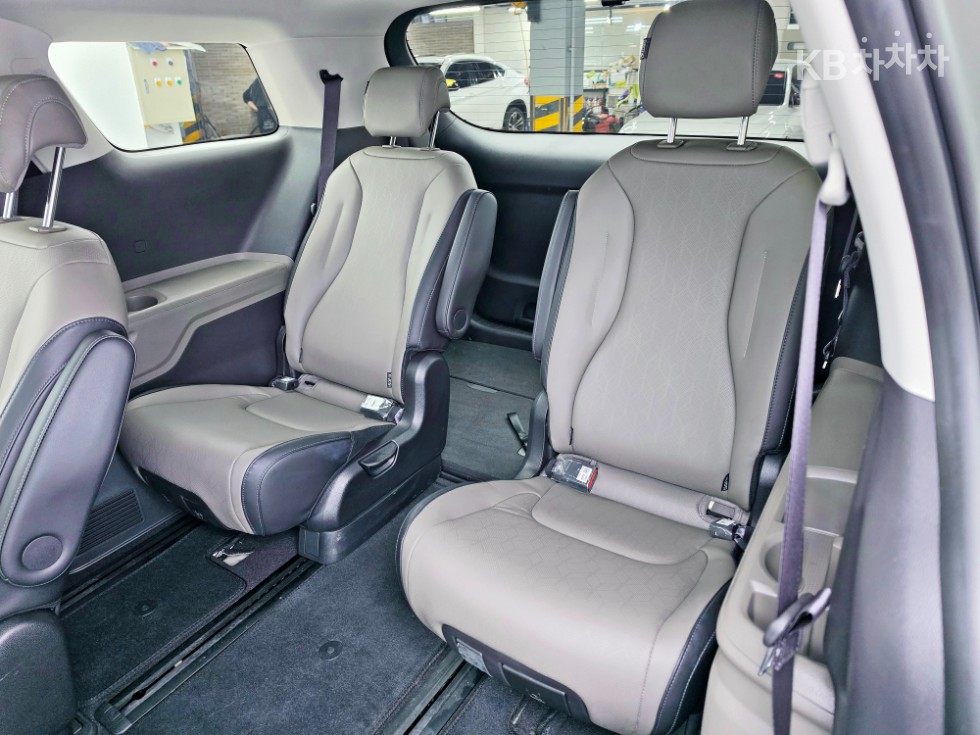 Kia Carnival — miniaturë 16