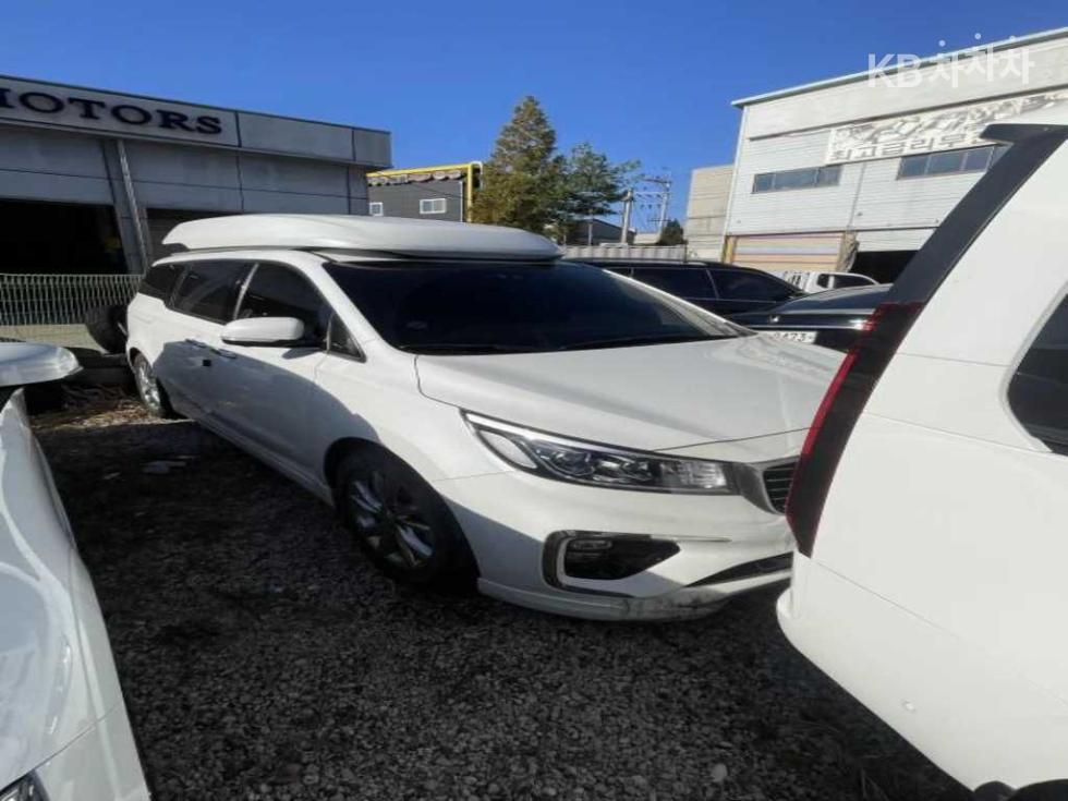 Kia Carnival Noblesse Special — фото 1