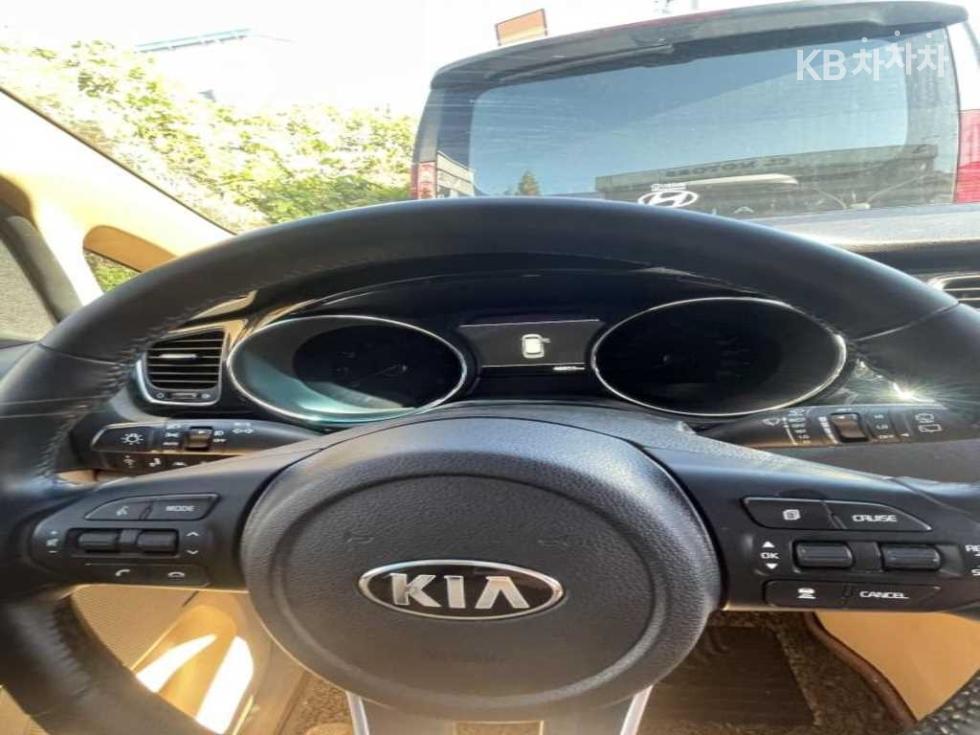 Kia Carnival Noblesse Special — фото 2