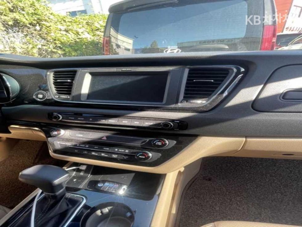 Kia Carnival Noblesse Special — фото 3