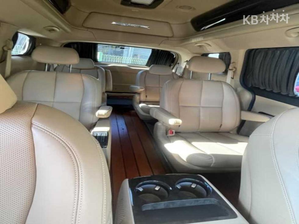 Kia Carnival Noblesse Special — фото 4