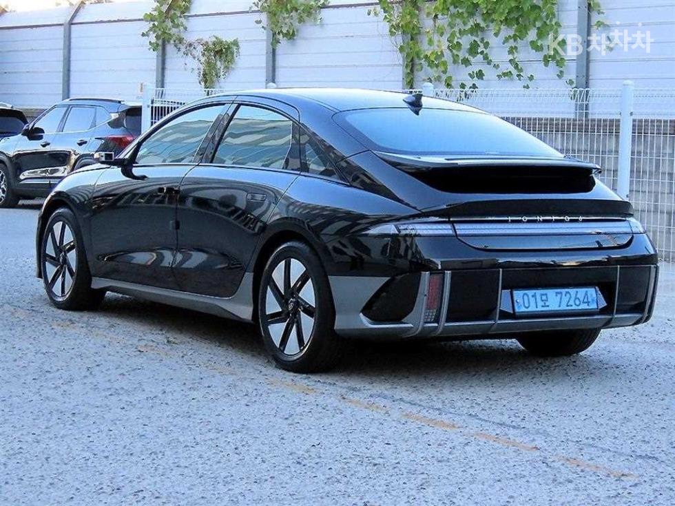 Hyundai IONIQ 6 PRESTIGE — фото 3