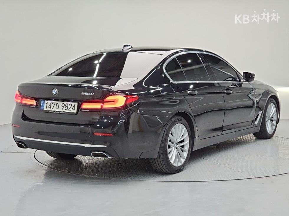 BMW 5 Series Luxury — фото 4