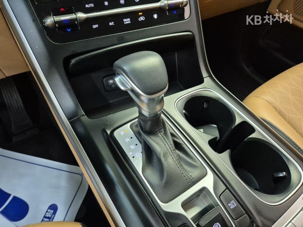 Kia Carnival — miniaturë 8